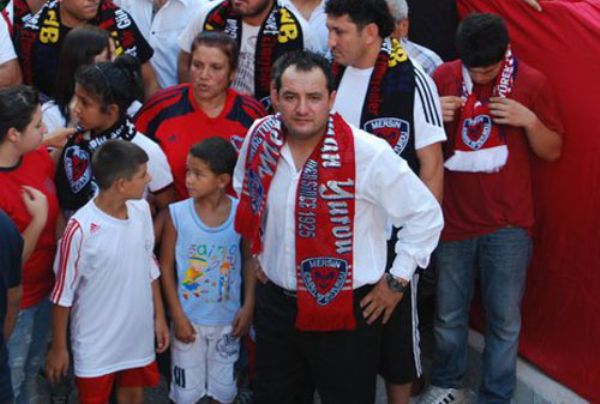 Şikeci değil, kardeşiz! Şikeci değil, kardeşiz!